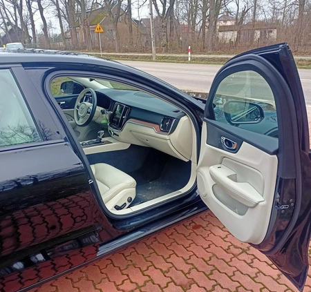 Volvo S60 cena 121000 przebieg: 48000, rok produkcji 2021 z Łapy małe 191